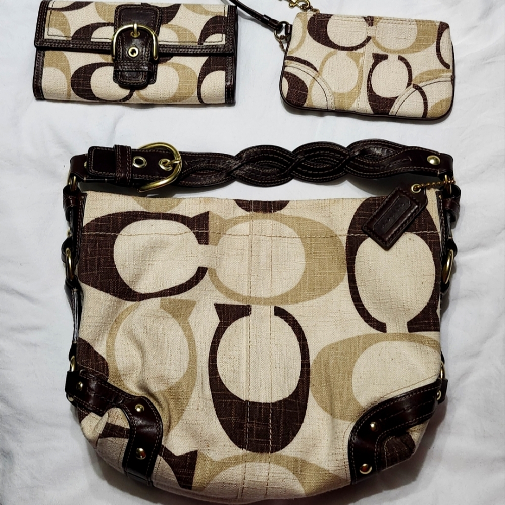 Signature Coach Purse,Wallet & Wristlet